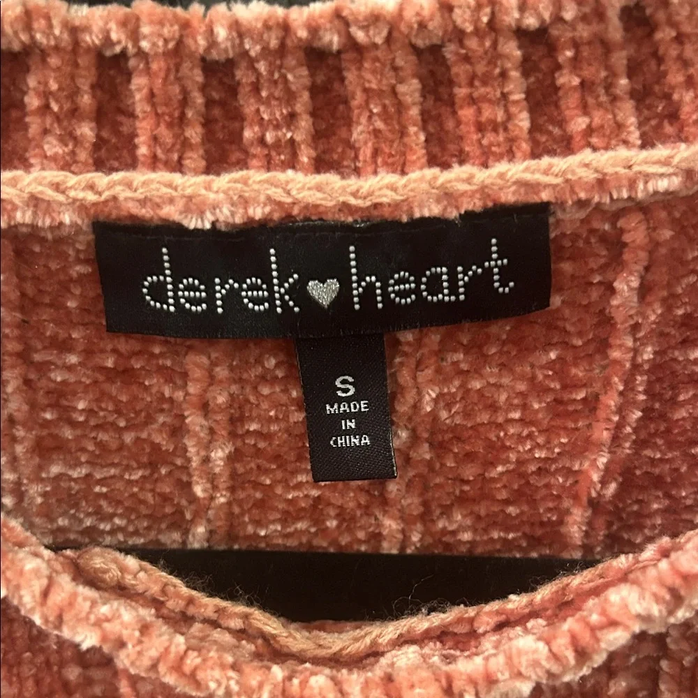 Derek Heart Ribbed Coral Sweater - Picture 2 of 2